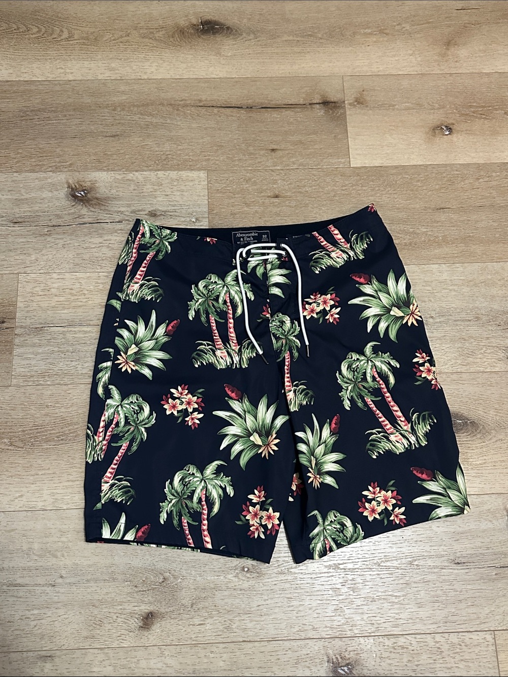 Abercrombie Men's Black Tropical Print Swim Shorts